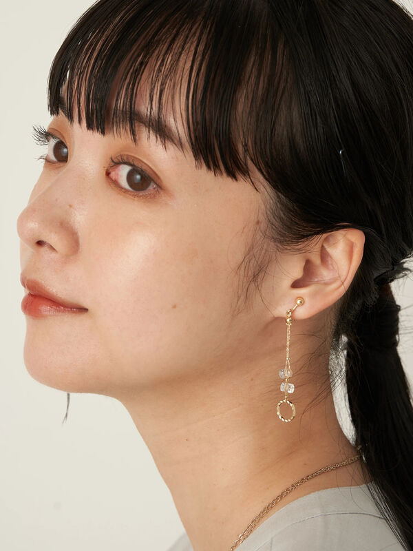 変形ガラスフープイヤリング ライトベージュ クリアー Earth Music Ecology アースミュージックアンドエコロジー のレディースピアス 指輪 1b13lcj00 ファッション通販のstripe Club