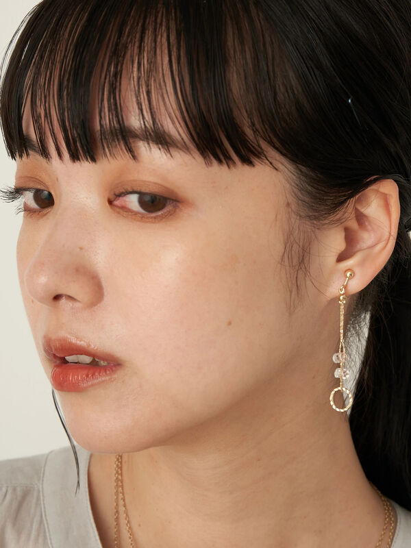 変形ガラスフープイヤリング ライトベージュ クリアー Earth Music Ecology アースミュージックアンドエコロジー のレディースピアス 指輪 1b13lcj00 ファッション通販のstripe Club