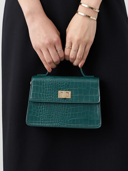 フラップミニショルダーバッグ アイボリー ブラック ボルドー グリーン Earth Music Ecology アースミュージックアンドエコロジー のレディースバッグ ポーチ 1b13l0j0500 ファッション通販のstripe Club