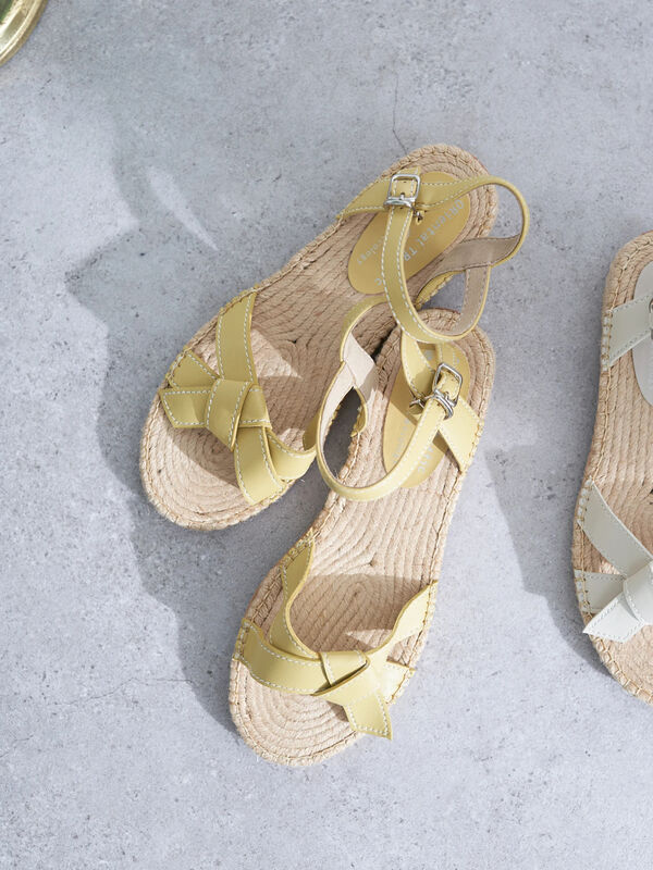 アウトレット Tgc着用 Oriental Traffic ステッチサンダル アイボリー ブラック イエロー Earth Music Ecology アースミュージックアンドエコロジー のレディースサンダル 1r22l1k00 ファッション通販のstripe Club