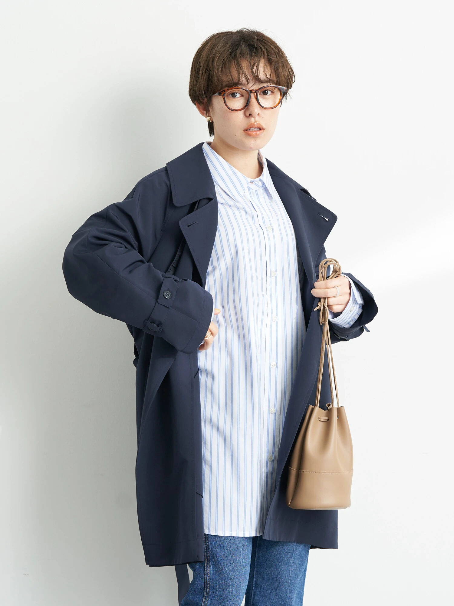 ショートトレンチコート ライトベージュ ネイビー Earth Music Ecology アースミュージックアンドエコロジー のレディースコート 1l21l0y0100 ファッション通販のstripe Club