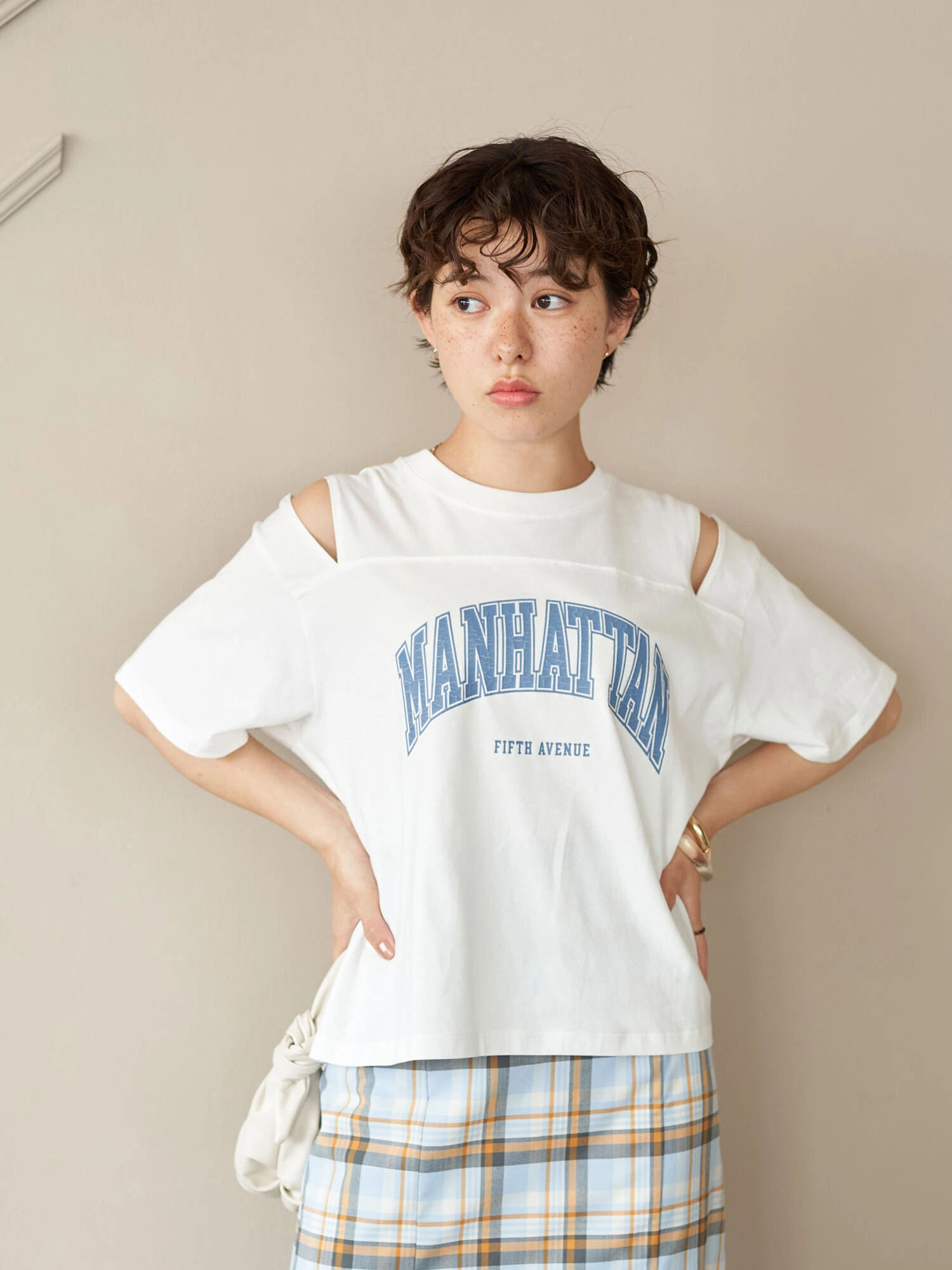 ショルダースリットショートTシャツ / earth music&ecology(アースミュージックアンドエコロジー)のTシャツ  ファッション通販のSTRIPE CLUB