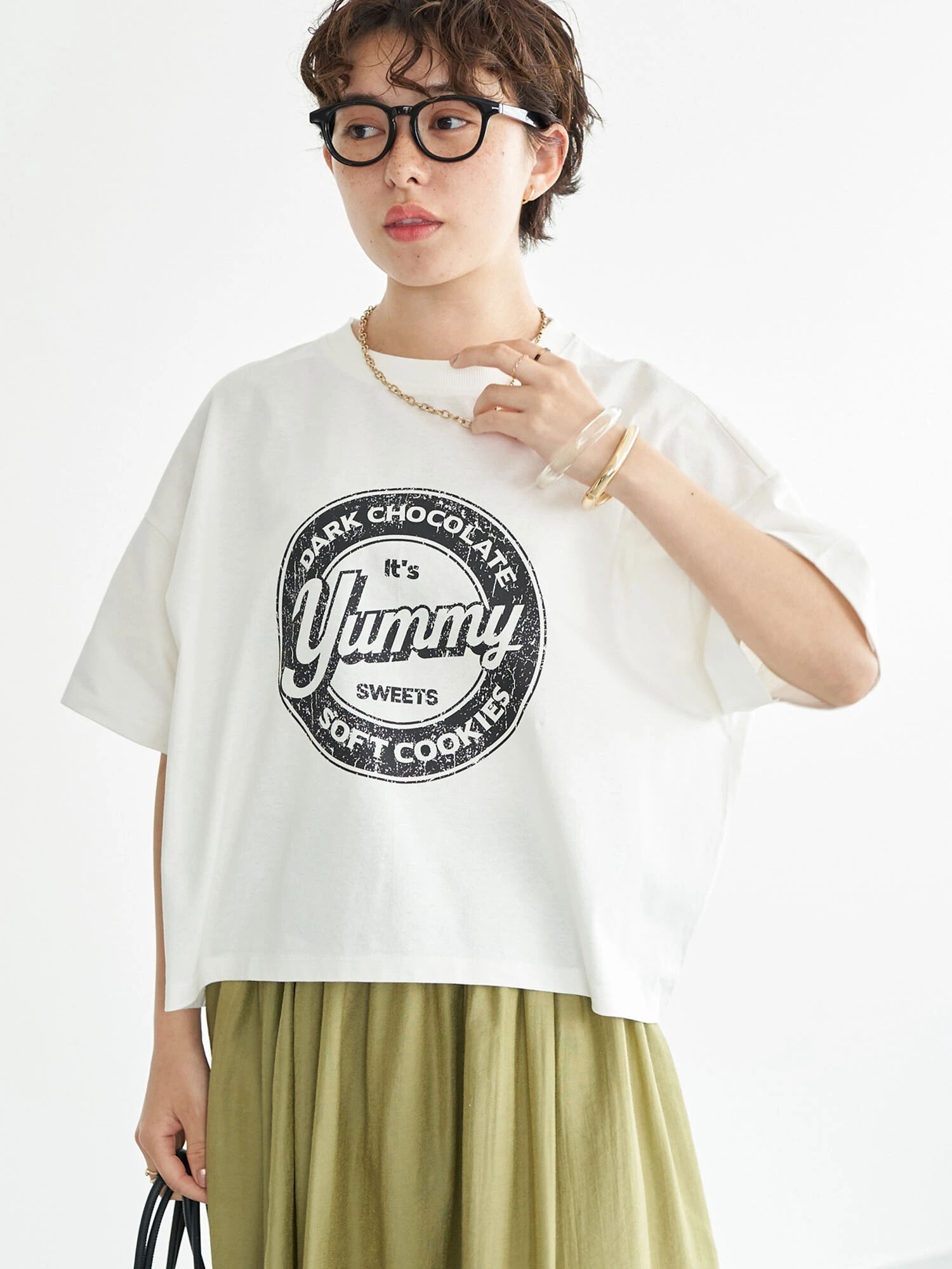 アウトレット】yummy ショートTシャツ（オフホワイト/チャコールグレー