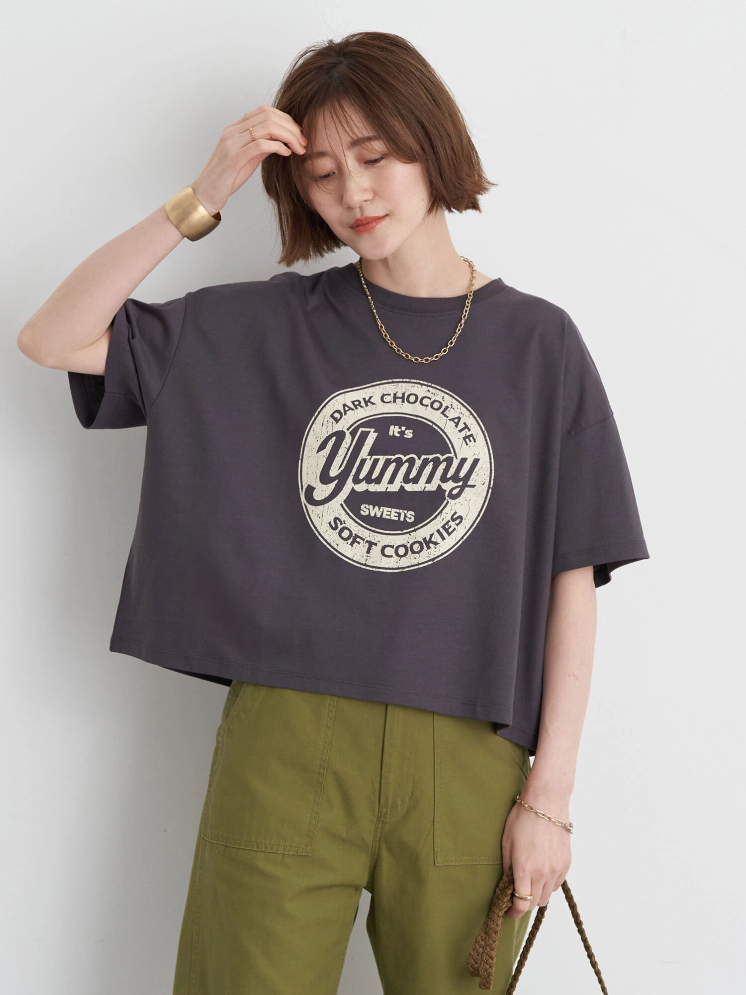 アウトレット】yummy ショートTシャツ（オフホワイト/チャコールグレー