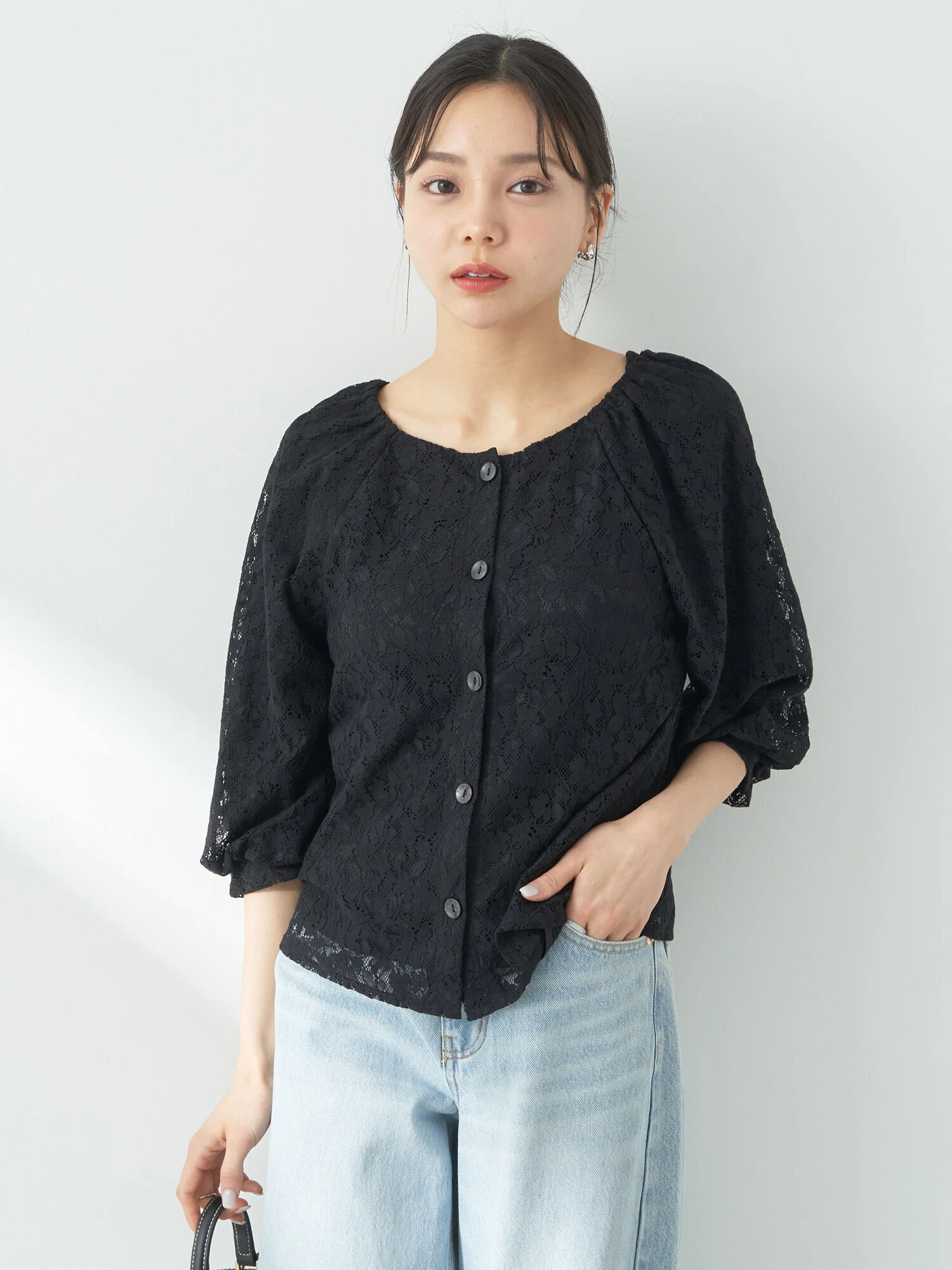 フラワーレースブラウス（アイボリー/ブラック/ブルー） / earth  