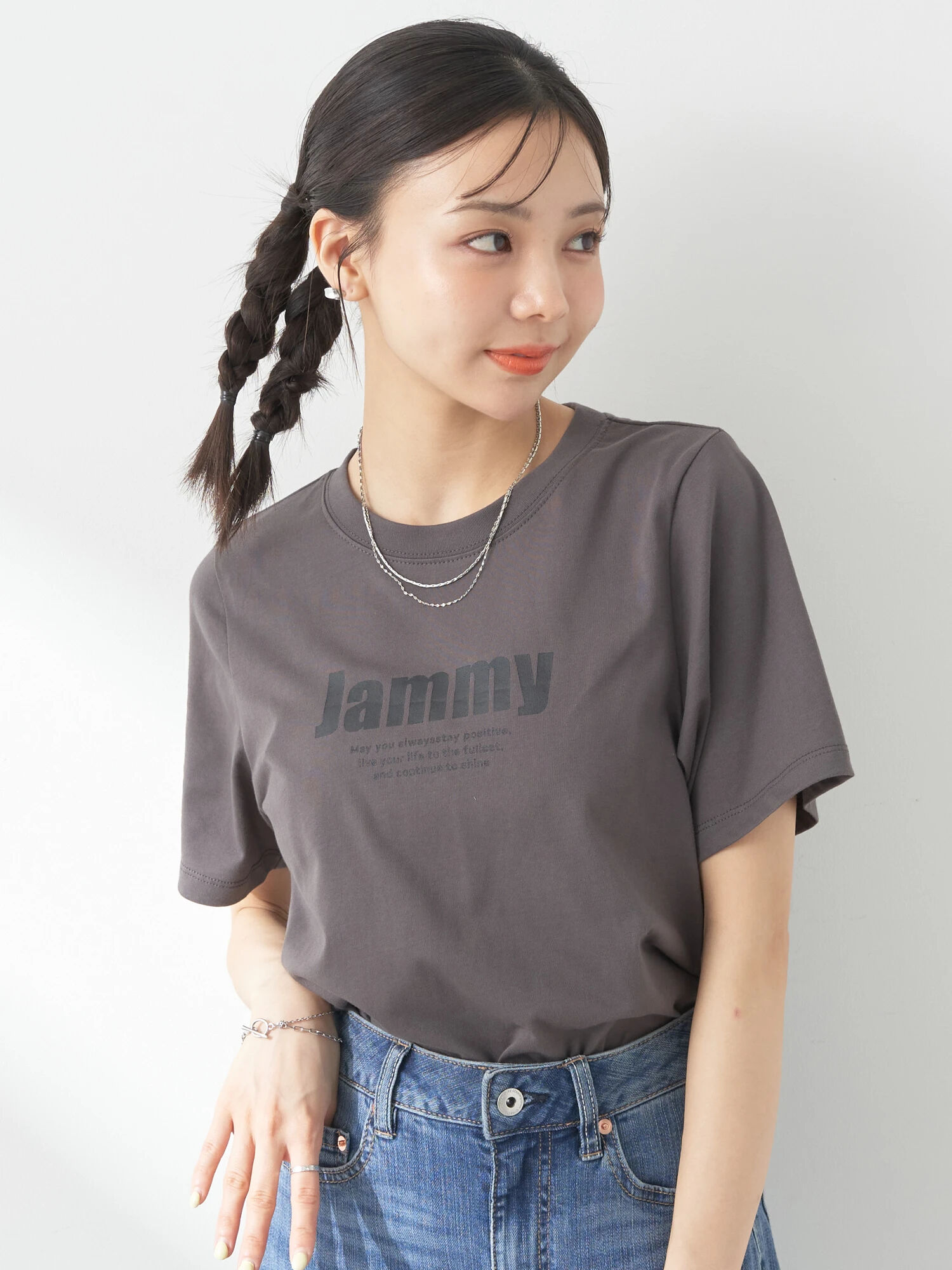ロゴソリッドミニマルTシャツ（オフホワイト/チャコールグレー/ピンク 