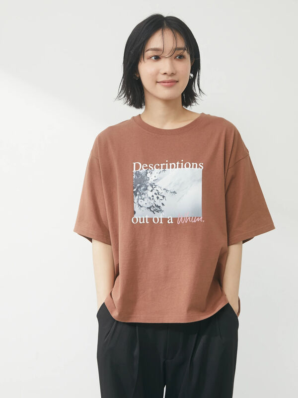 アウトレット】ロゴ×グラフィックTシャツ（オフホワイト/オレンジ