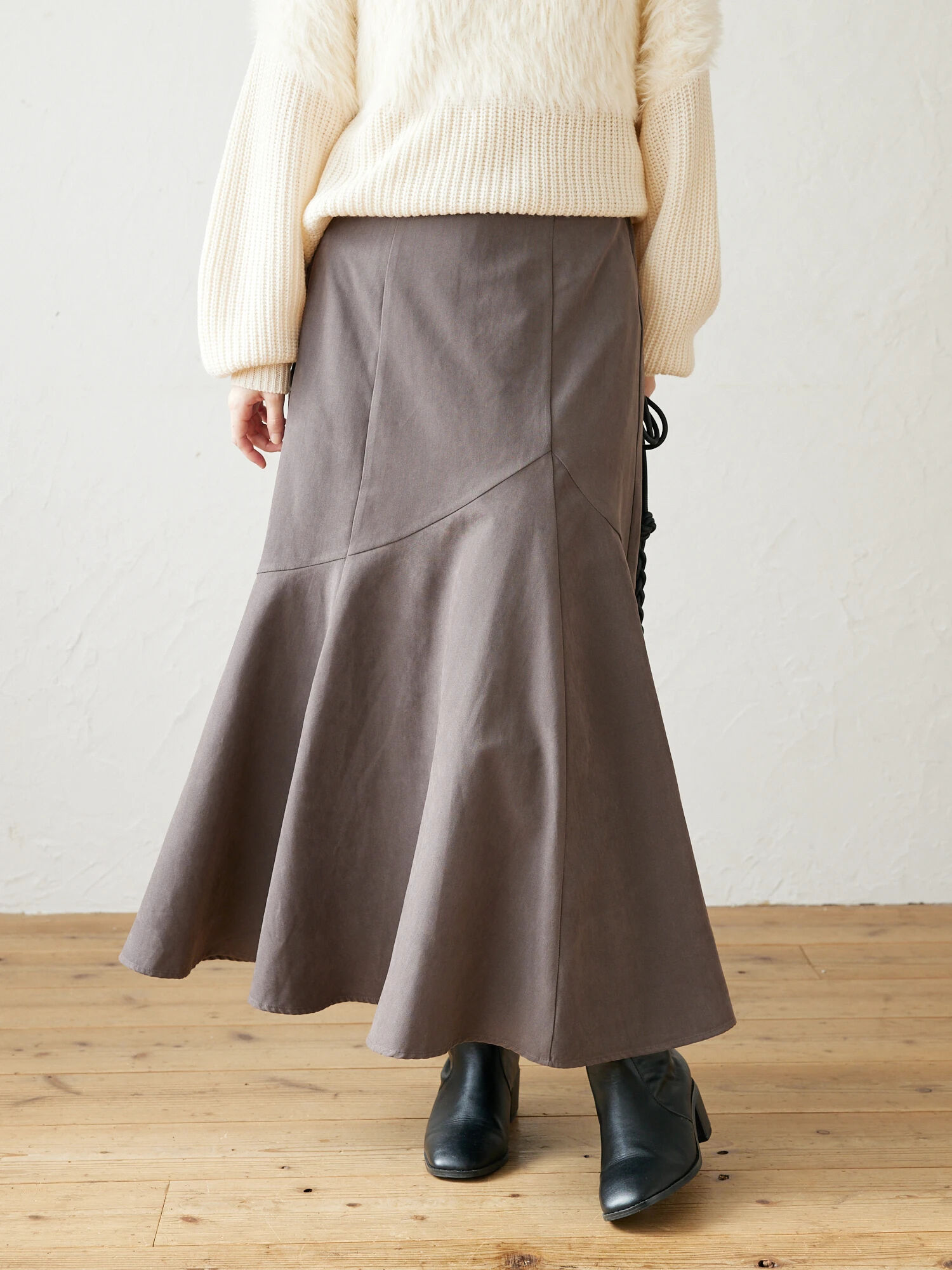 マーレンダム】新品 フリルスカート【42】XL ベージュ イタリア製 羊毛 絹-