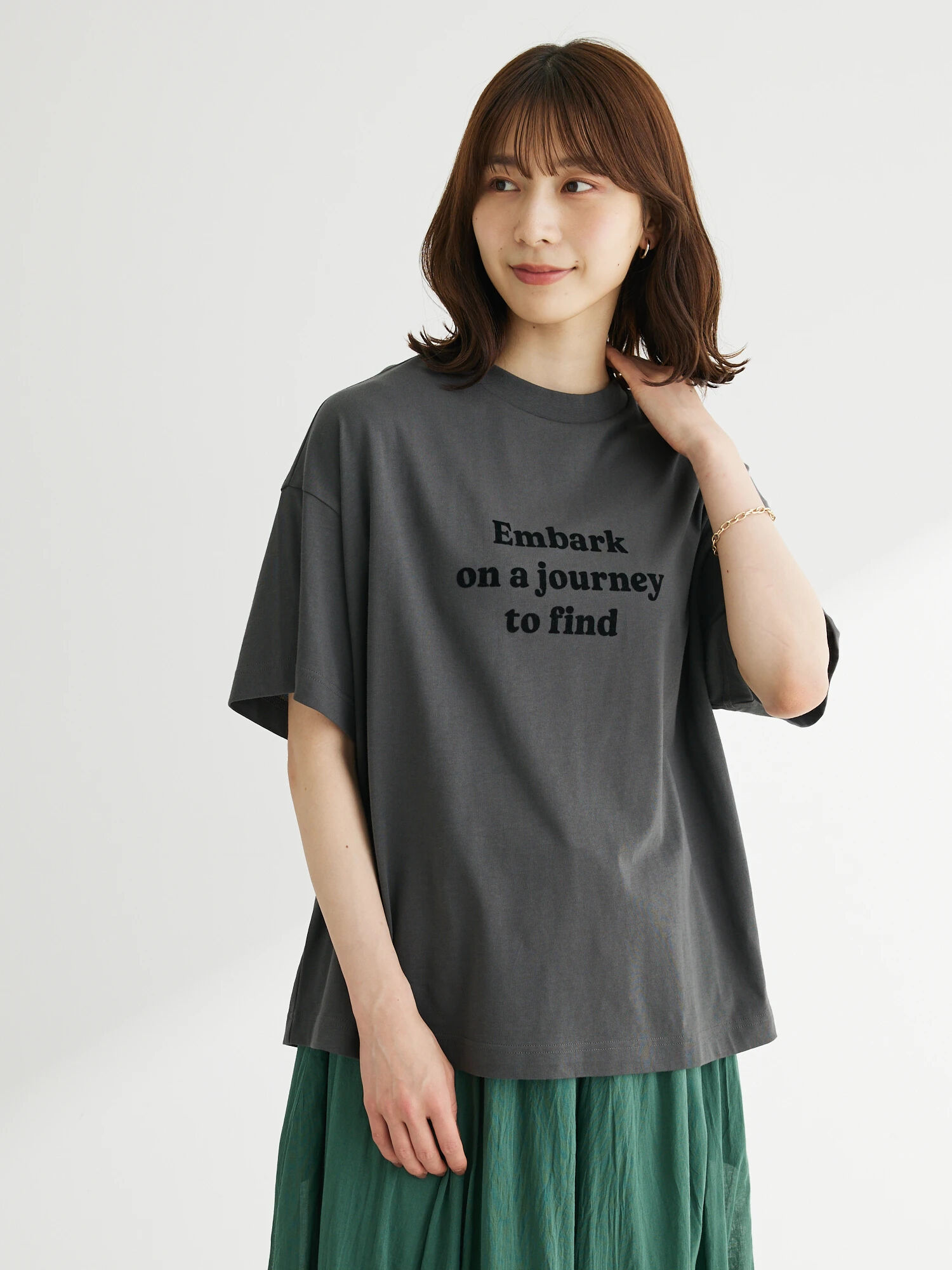 ブロックロゴオーバーサイズTシャツ（オフホワイト/ダークグレー