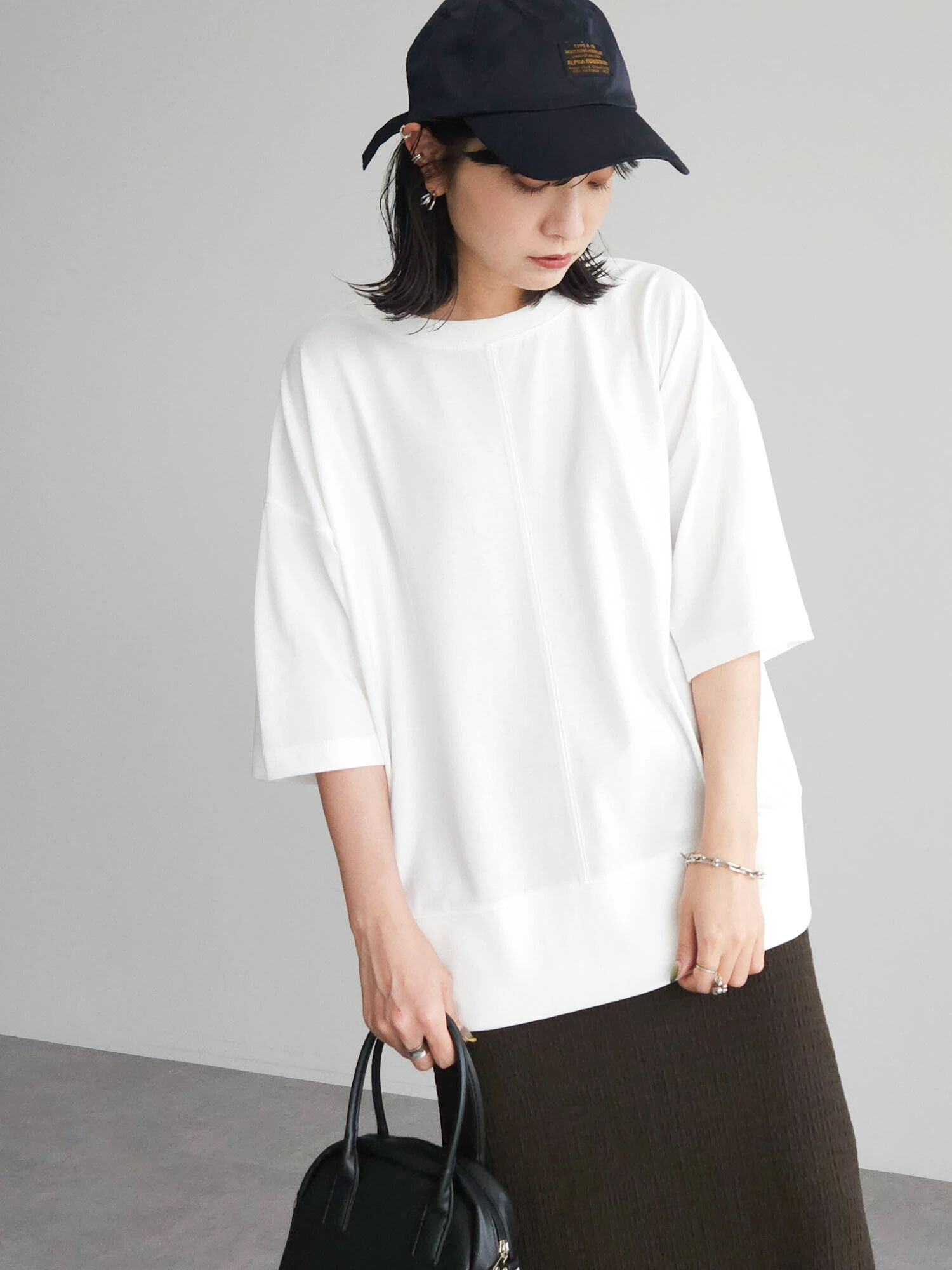 【アウトレット】接触冷感裾リブTシャツ（オフホワイト/ブラック