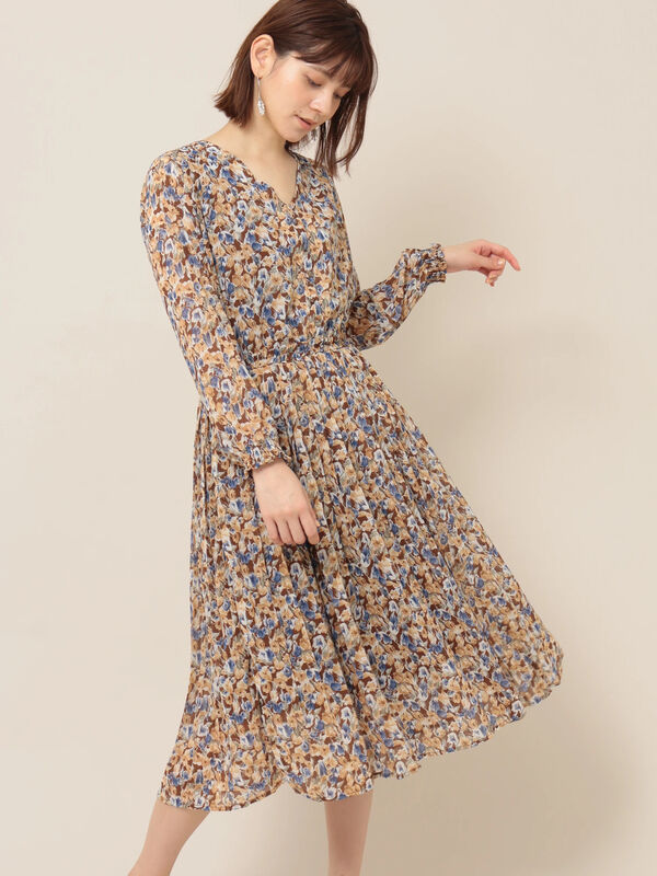 アウトレット Vネック花柄プリーツワンピース ブラウン ネイビー Yecca Vecca イェッカヴェッカ のレディースワンピース 7a01l0h1900 ファッション通販のstripe Club