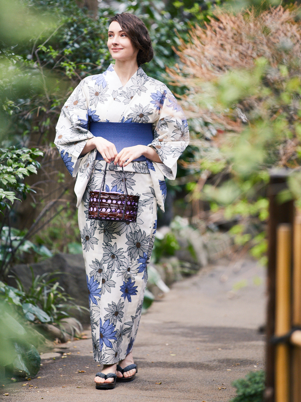 線画花柄浴衣 アイボリー ネイビー Yecca Vecca イェッカヴェッカ のレディース浴衣 7a02lam0100 ファッション通販のstripe Club