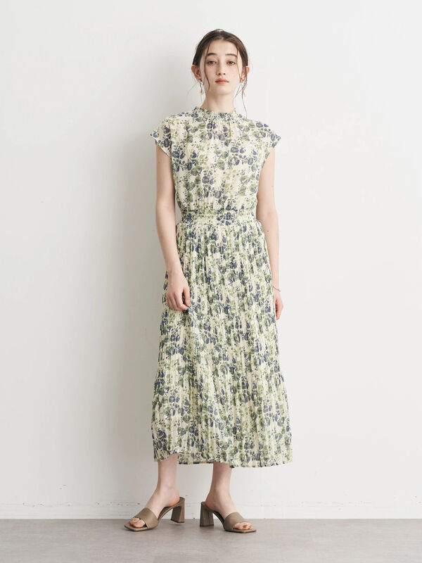 アウトレット ボタニカル柄プリーツワンピース アイボリー ブラック グリーン Yecca Vecca イェッカヴェッカ のレディースワンピース 7a26l0h0600 ファッション通販のstripe Club