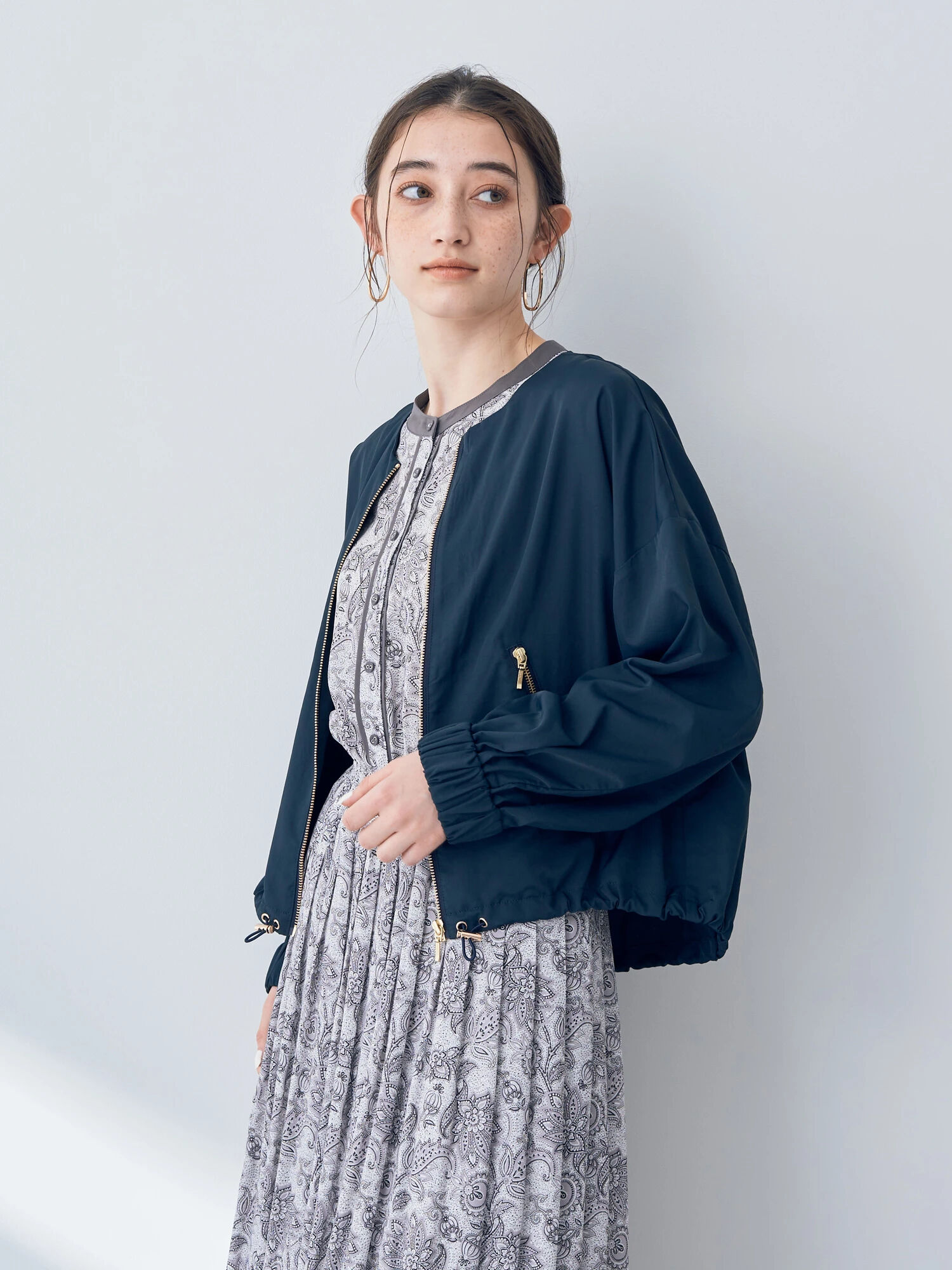 VERMEIL par iena ノーカラーギャザーZIPブルゾン 予約》ノーカラー