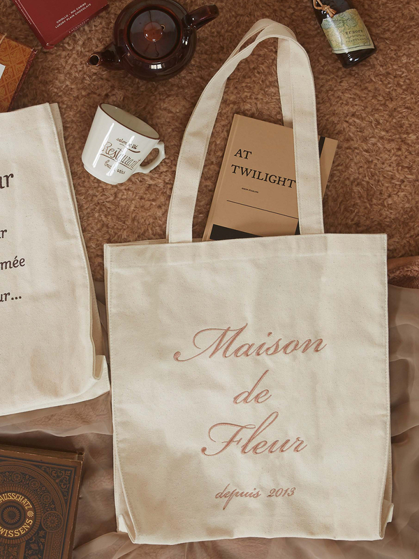 ブランドロゴ刺繍スクエアトートバッグ ベージュ ブラウン Maison De Fleur メゾンドフルール のレディースバッグ ポーチ 8a93f0j6900 ファッション通販のstripe Club ブランドロゴ刺繍スクエアトートバッグ ベージュ ブラウン Maison De Fleur メゾンドフルール のレディースバッグ ポーチ 8a93f0j6900 ファッション通販のstripe Club