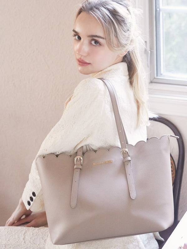 スカラップトートバッグ ブラック ピンク ベージュ Maison De Fleur メゾンドフルール のレディースバッグ ポーチ 8a01f0j3100 ファッション通販のstripe Club