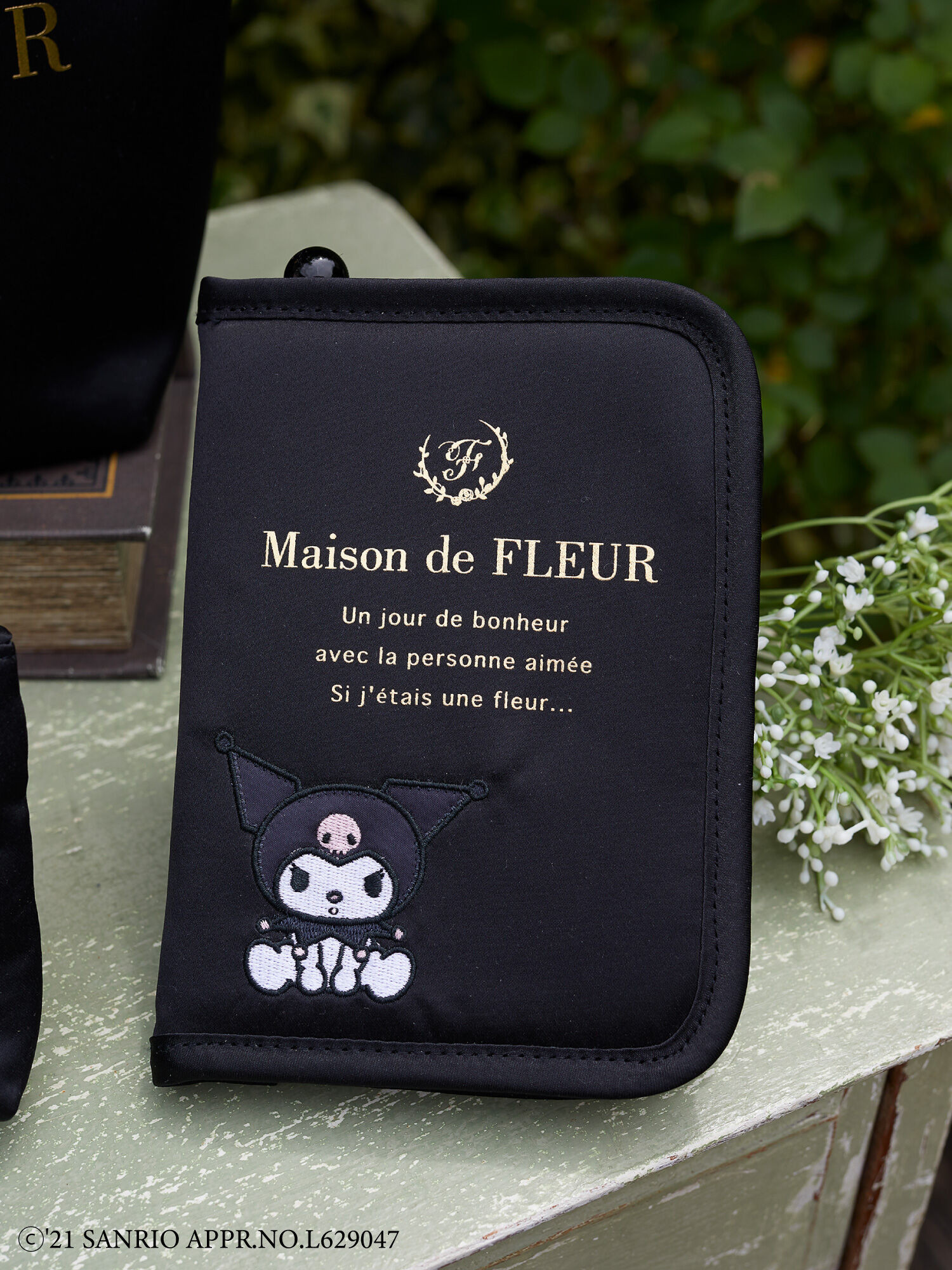メゾンドフルール Maison De Fleur マルチケース 冊子 ネイビー