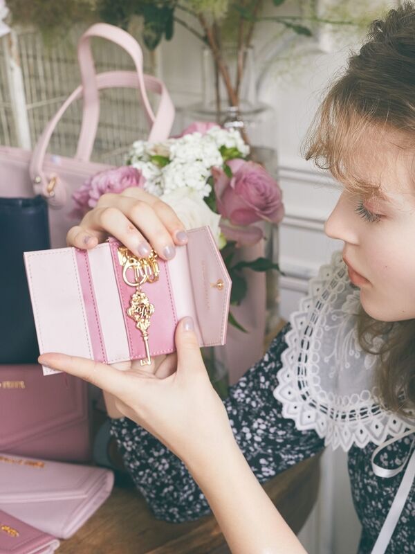 キーリボンキーケース ピンク ダークピンク Maison De Fleur メゾンドフルール のレディースバッグ ポーチ 8a13ftj0700 ファッション通販のstripe Club