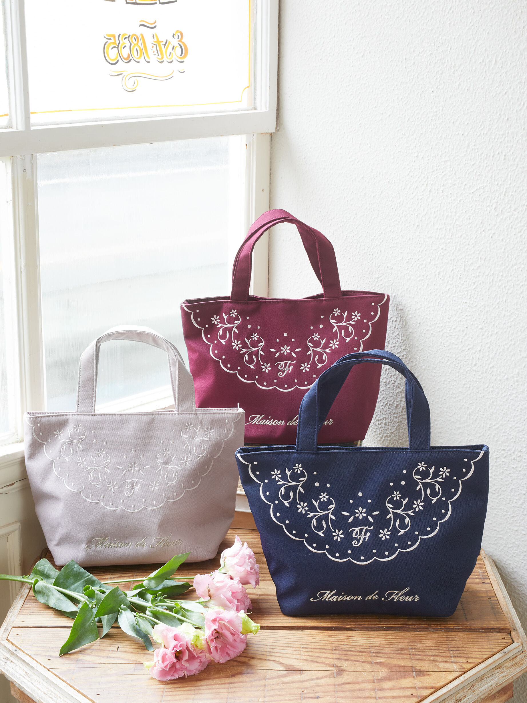 【新品】刺繍レースプリーツパイピングバッグ パープルRIKOのバッグ