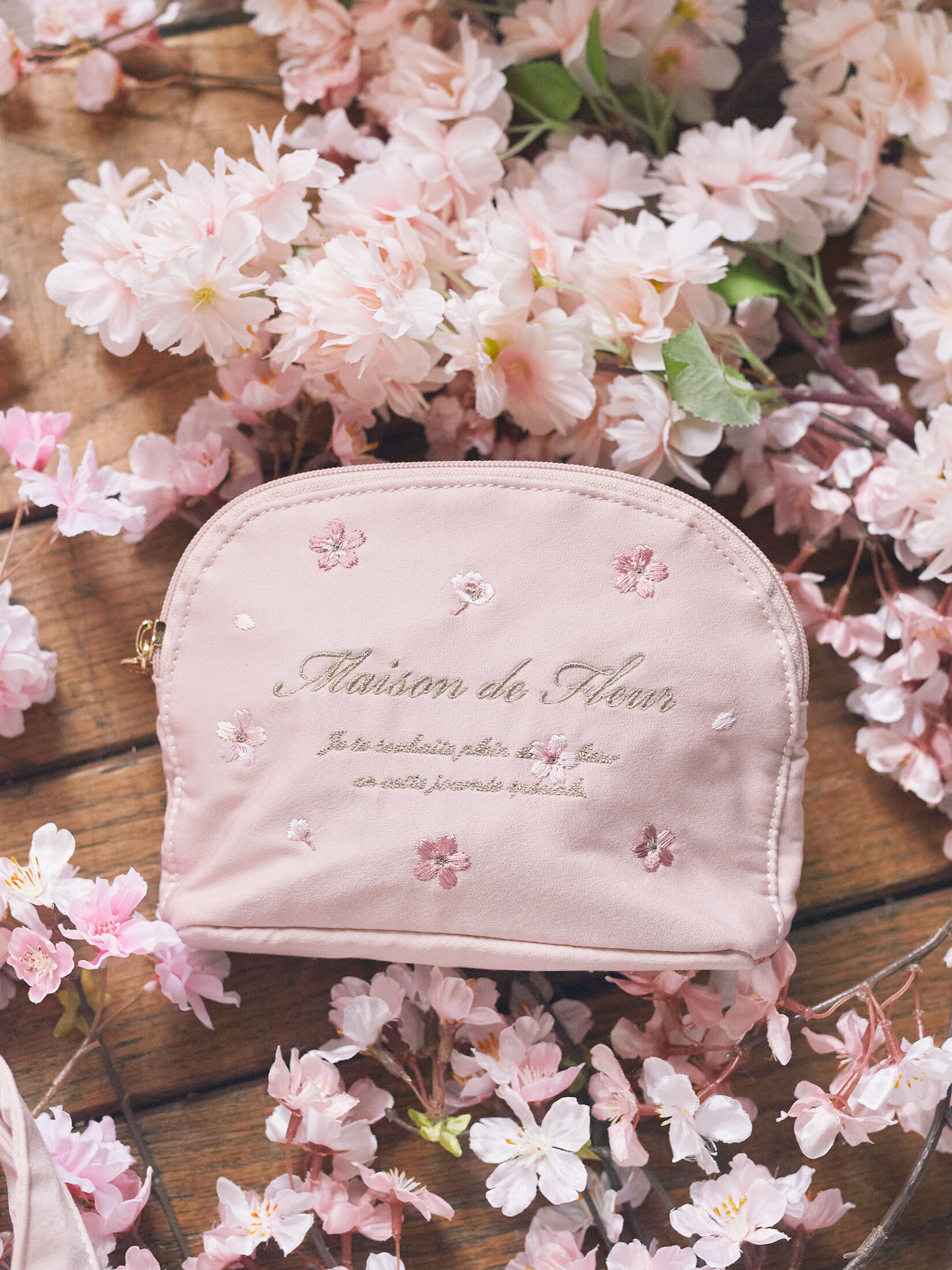 sakura刺繍ラウンドポーチ（ピンク） / Maison de FLEUR 