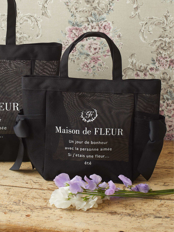 ロゴプリントメッシュSトートバッグ（ブラック） / Maison de FLEUR（メゾンドフルール）のレディースバッグ・ポーチ【8A22F0J0800】｜ファッション通販のSTRIPE  CLUB