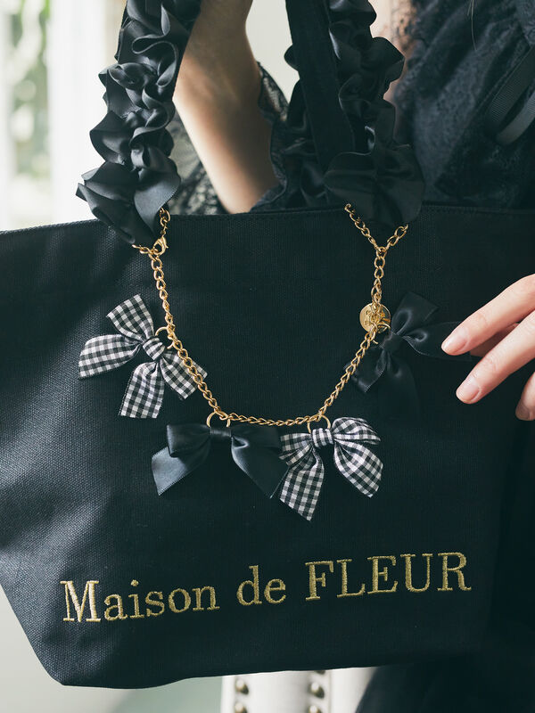 リボンリボンバッグチャーム（ブラック/ピンク） Maison de FLEUR（メゾンドフルール）のレディースその他アクセサリー【8A22FBJ1400】｜ファッション通販のSTRIPE  CLUB
