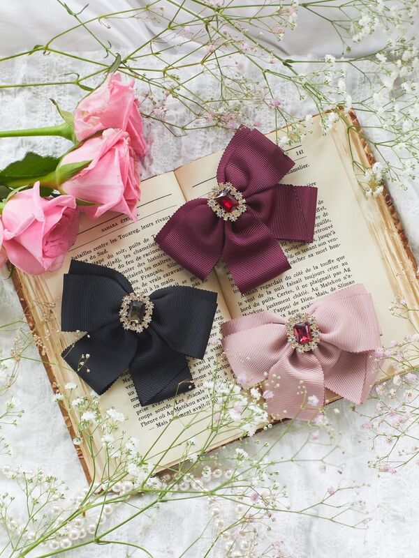 ビジューグログランリボンバレッタ（ブラック/ピンクベージュ/ワイン） Maison de  FLEUR（メゾンドフルール）のレディースヘアアクセ【8A23FHJ0600】｜ファッション通販のSTRIPE CLUB