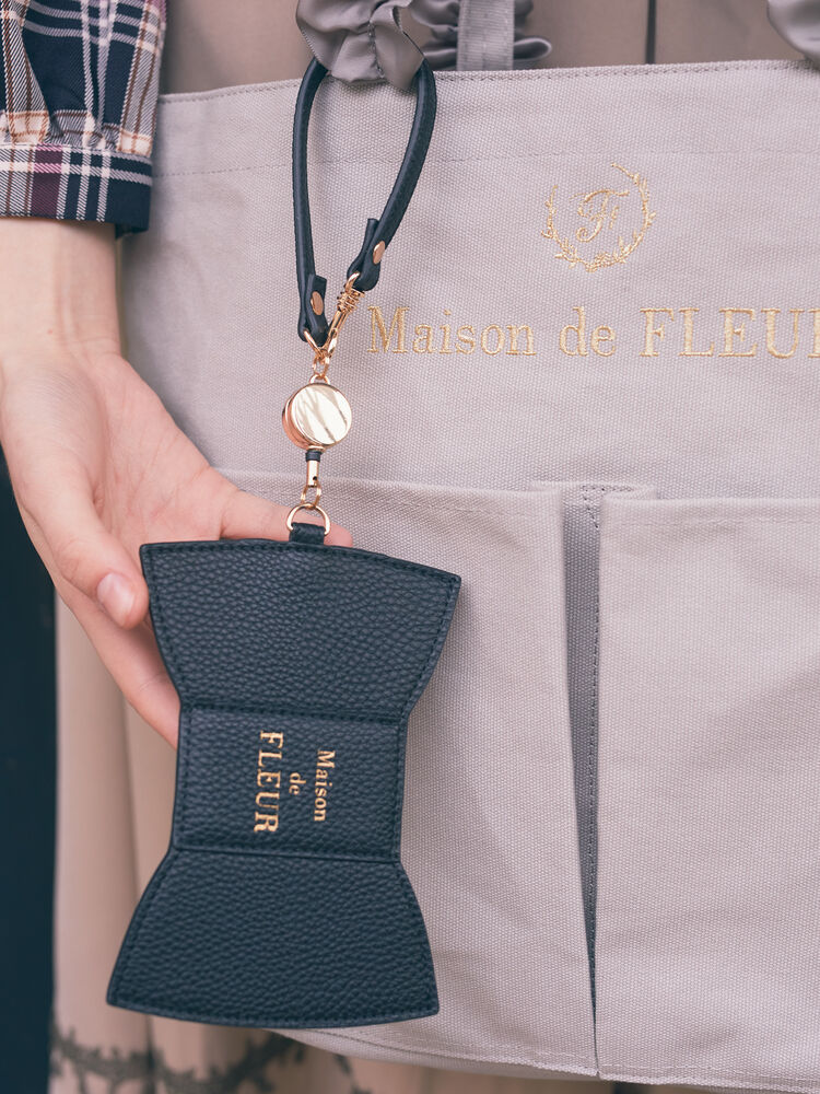 充実の品 maison de fleur リボン型定期入れ ロリィタ 小物入れ パスケース
