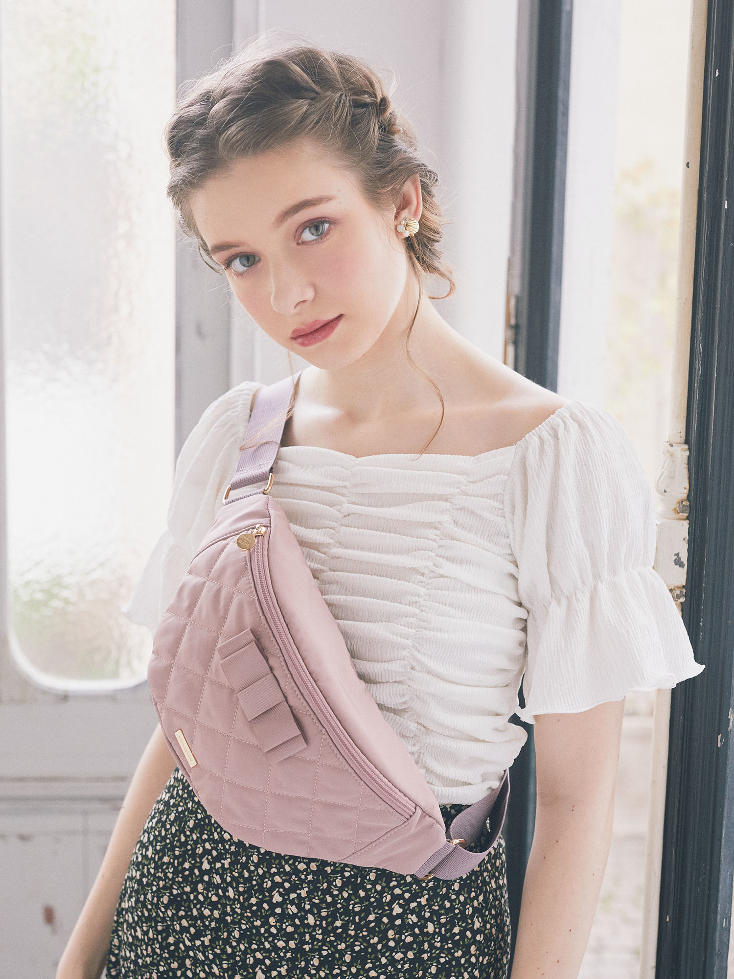 キルティングボディバッグ（ブラック/ピンク） / Maison de FLEUR  