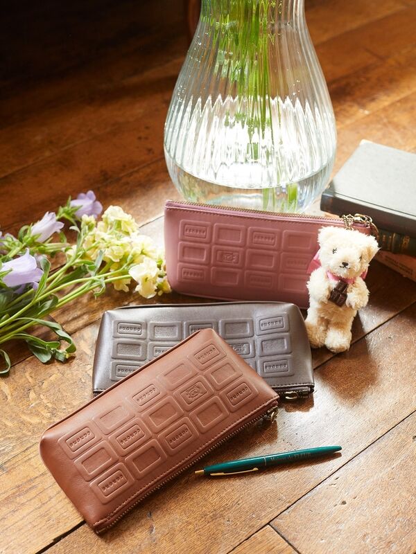 Maison de FLEUR canone パキッと割れないエンボスペンケース - ポーチ