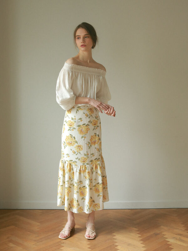 シャーリングオフショルダーブラウス オフホワイト ピンクベージュ Haluhiroine ハルヒロイン のレディースシャツ ブラウス Ml11l0a0400 ファッション通販のstripe Club