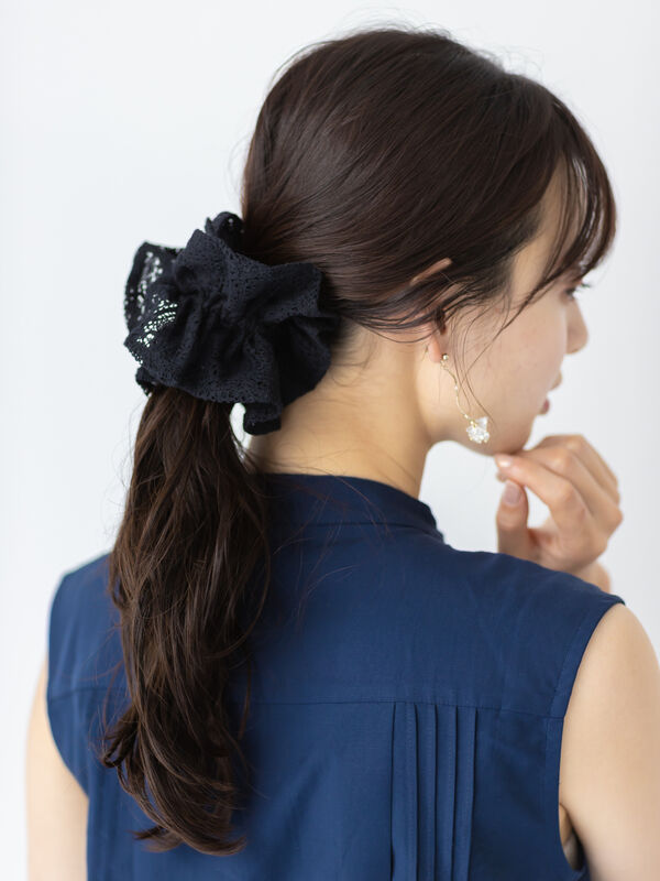 ビッグレースシュシュ アイボリー ブラック Haluhiroine ハルヒロイン のレディースヘアアクセ Ml12lgj0100 ファッション通販のstripe Club