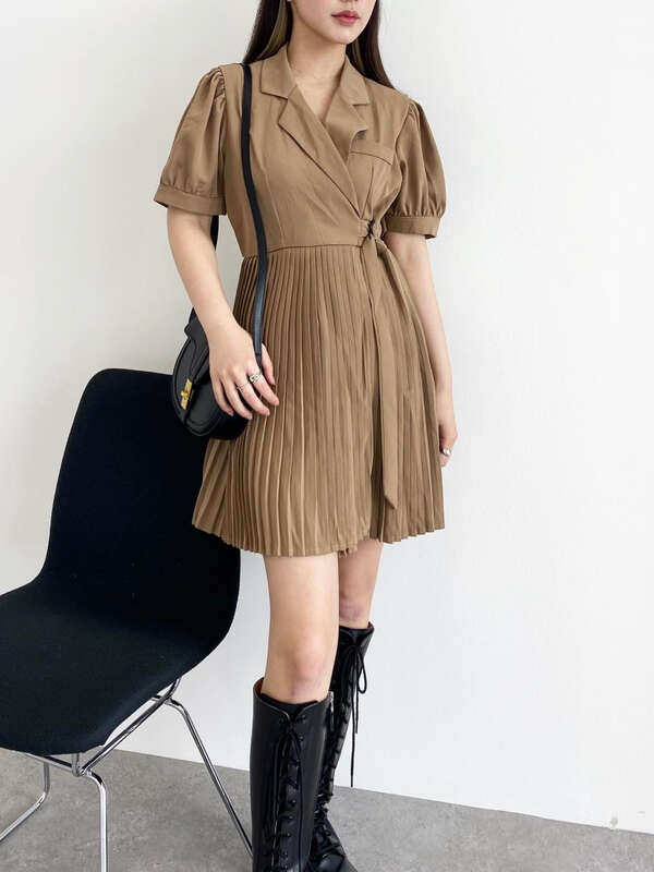 Emutto Select ジャケット風プリーツ入りワンピース ブラック ベージュ Emutto スナック エミュット エミュット スナック エミュット のレディースワンピース Ac15l0h0300 ファッション通販のstripe Club