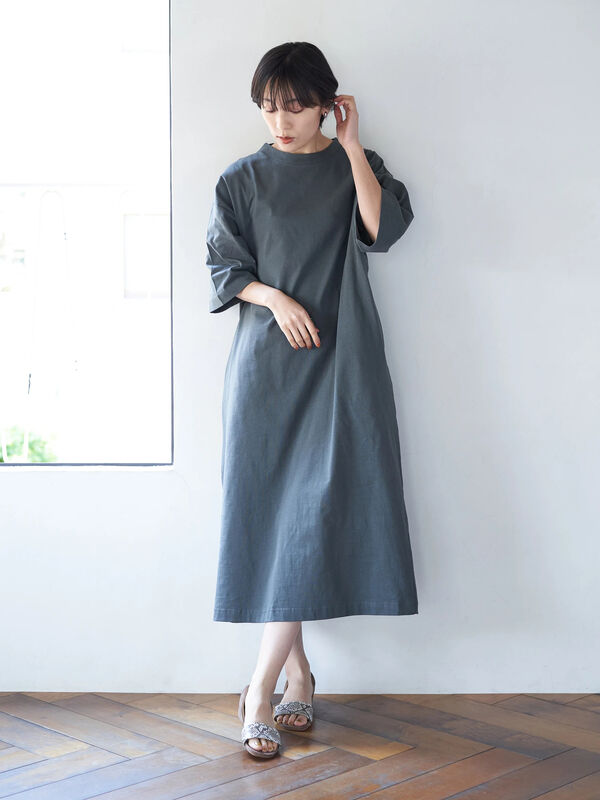 クルーネックドロップショルダーカットワンピース ブラック グレーベージュ ブラウン カーキ American Holic アメリカンホリック のレディースワンピース Ha02l1h00 ファッション通販のstripe Club