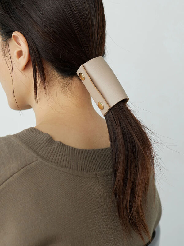 アウトレット フェイクレザーヘアーカフス L ベージュ ブラウン American Holic アメリカンホリック のレディースその他アクセサリー Ha04laj0300 ファッション通販のstripe Club アウトレット フェイクレザーヘアーカフス L ベージュ ブラウン American Holic アメリカンホリック のレディースその他アクセサリー Ha04laj0300 ファッション通販のstripe Club