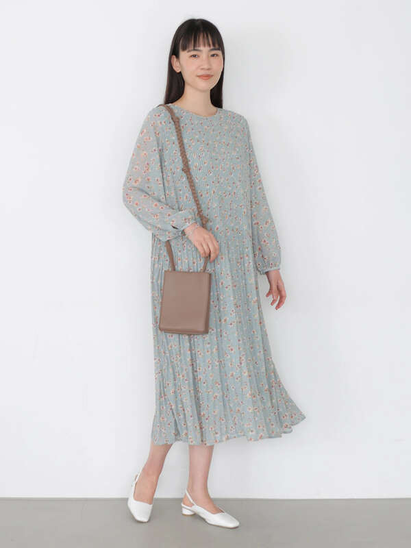 花柄プリーツワンピース サックスブルー フラワー American Holic アメリカンホリック のレディースワンピース Ha11l0h13 ファッション通販のstripe Club