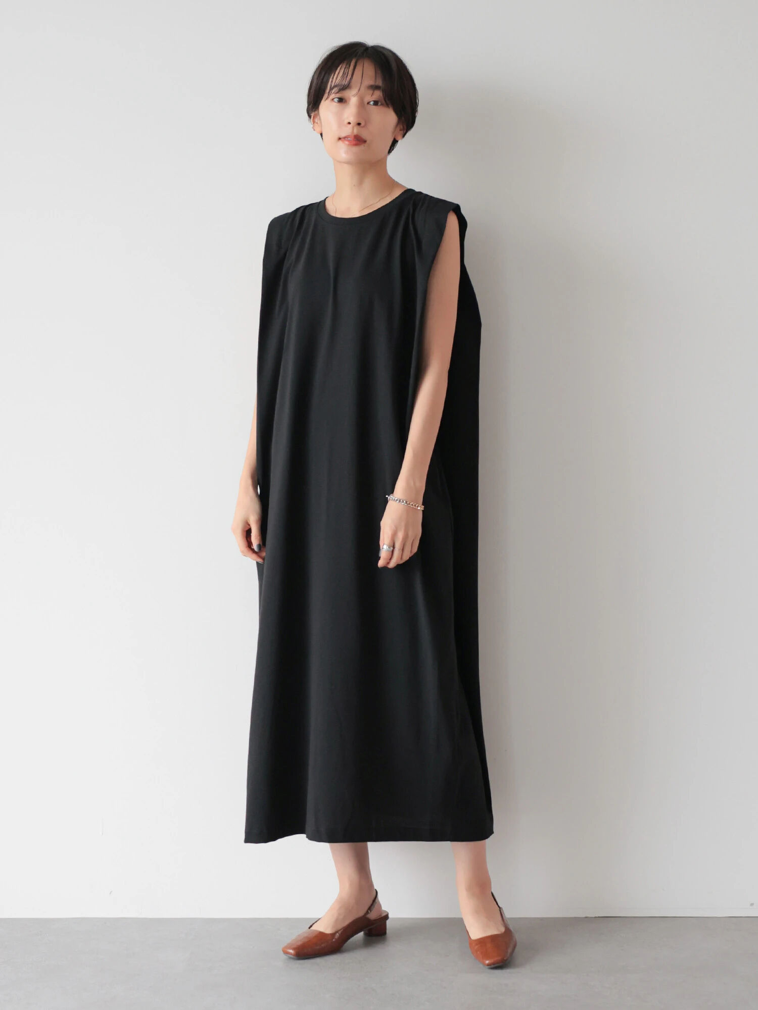 アウトレット Story 8月号掲載 ショルダータックノースリーブカットワンピース チャコールグレー ブラック レッド グレーベージュ ネイビー American Holic アメリカンホリック のレディースワンピース Ha16l1h0900 ファッション通販のstripe Club