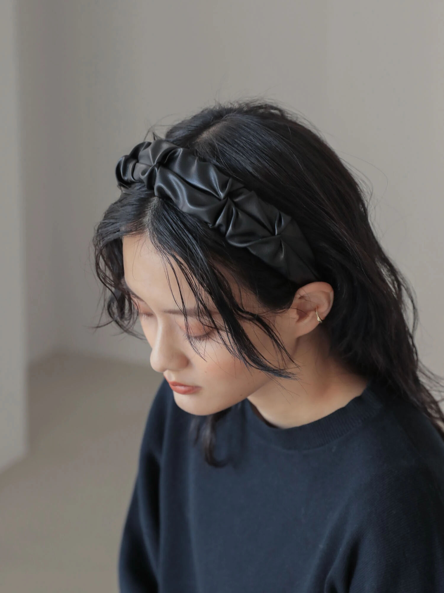 Bluetifulmilano ギャザーカチューシャ 黒 LITMUS - ヘアアクセサリー