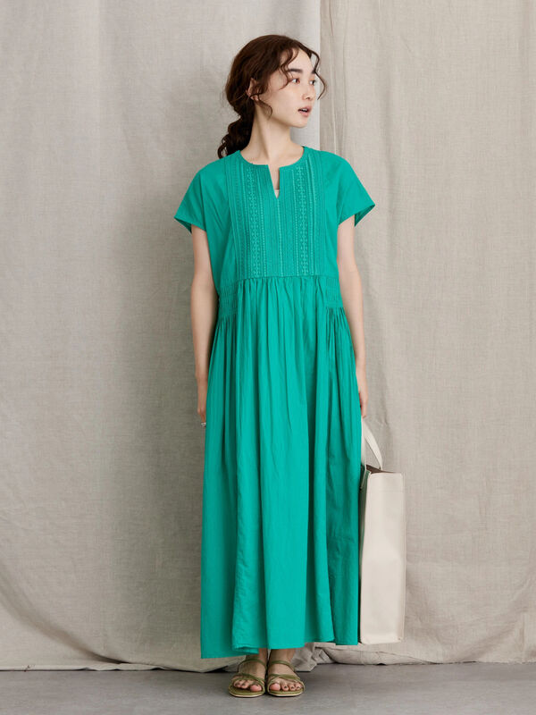 フロント刺繍フレンチスリーブワンピース オフホワイト ブラック グリーン American Holic アメリカンホリック のレディースワンピース Ha26l0h1800 ファッション通販のstripe Club