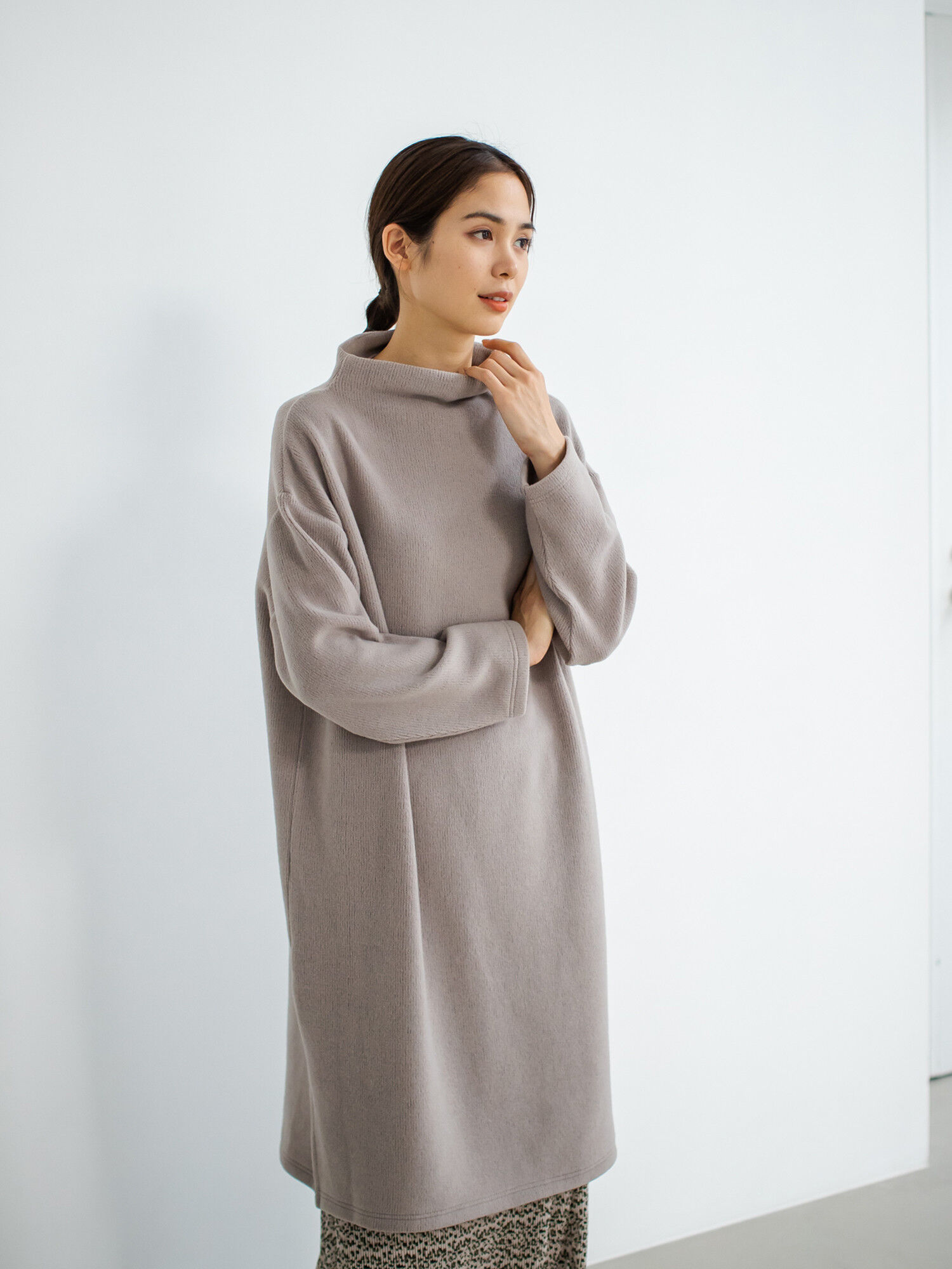 アウトレット ボトルネックワンピース ダークグレー ライトベージュ グレーベージュ Koe コエ のレディースワンピース Ka97l1h00 ファッション通販のstripe Club