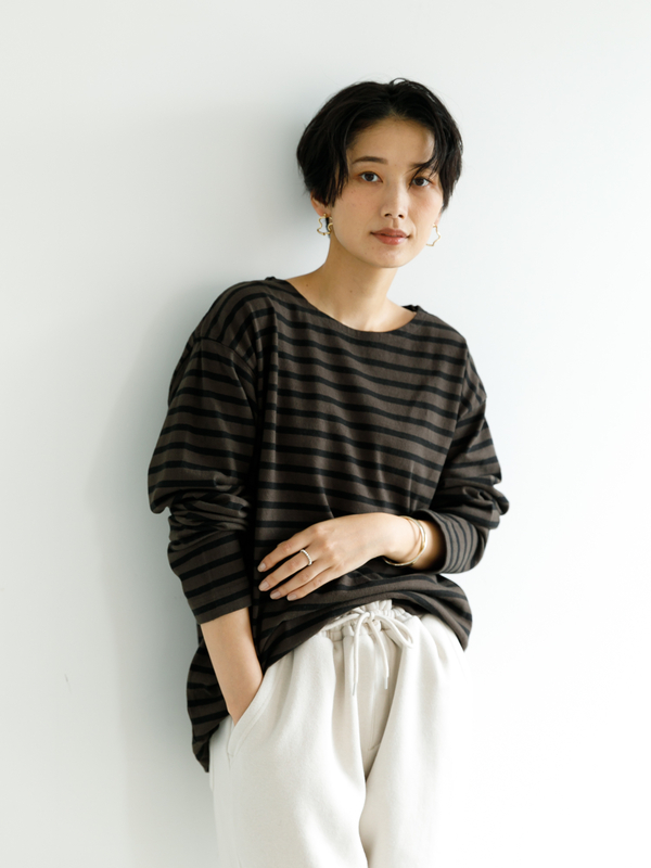 天竺ボーダー長袖tシャツ オフホワイト チャコールグレー ライトベージュ Koe コエ のレディースカットソー Kp03g1c0400 ファッション通販のstripe Club 天竺ボーダー長袖tシャツ オフホワイト チャコールグレー ライトベージュ Koe コエ のレディースカットソー Kp03g1c0400 ファッション通販のstripe Club
