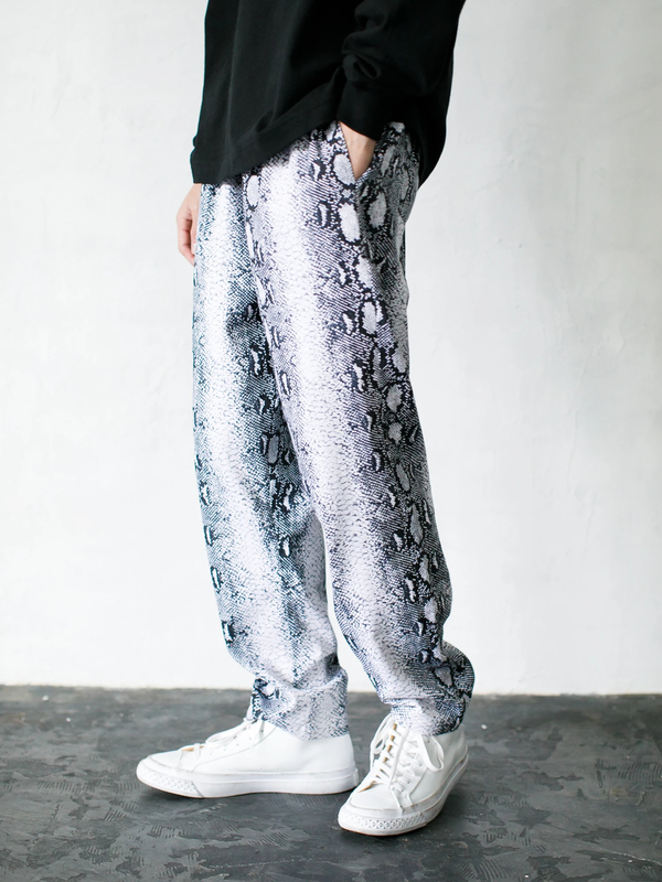 アウトレット シェフパンツ 蛇柄 パイソン Koe コエ のレディースパンツ Kp03g0f0300 ファッション通販のstripe Club アウトレット シェフパンツ 蛇柄 パイソン Koe コエ のレディースパンツ Kp03g0f0300 ファッション通販のstripe Club
