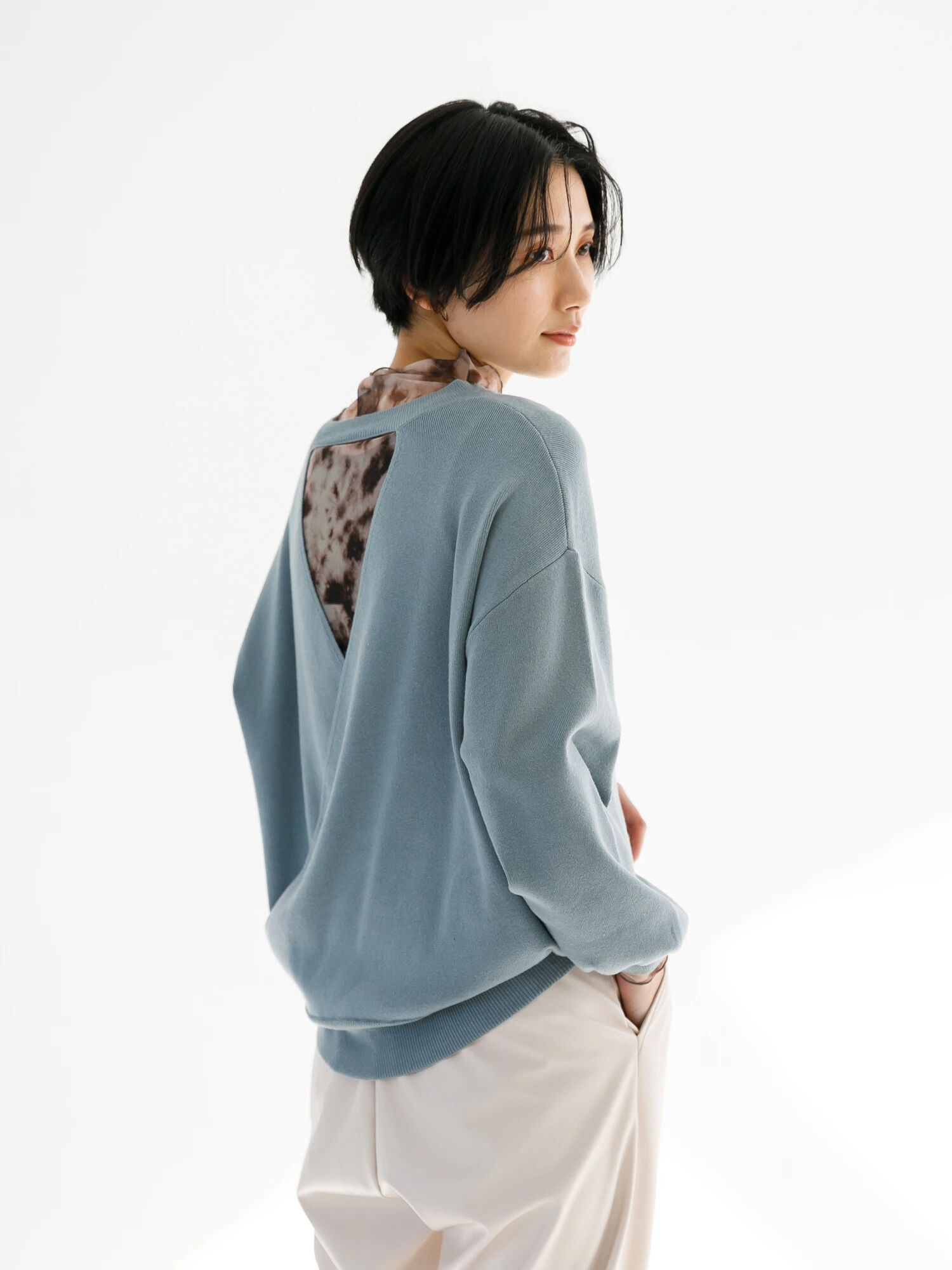 バックオープンニットプルオーバー ライトグレー チャコールグレー ライトブルー Koe コエ のレディースニット セーター Kp11l2c0600 ファッション通販のstripe Club