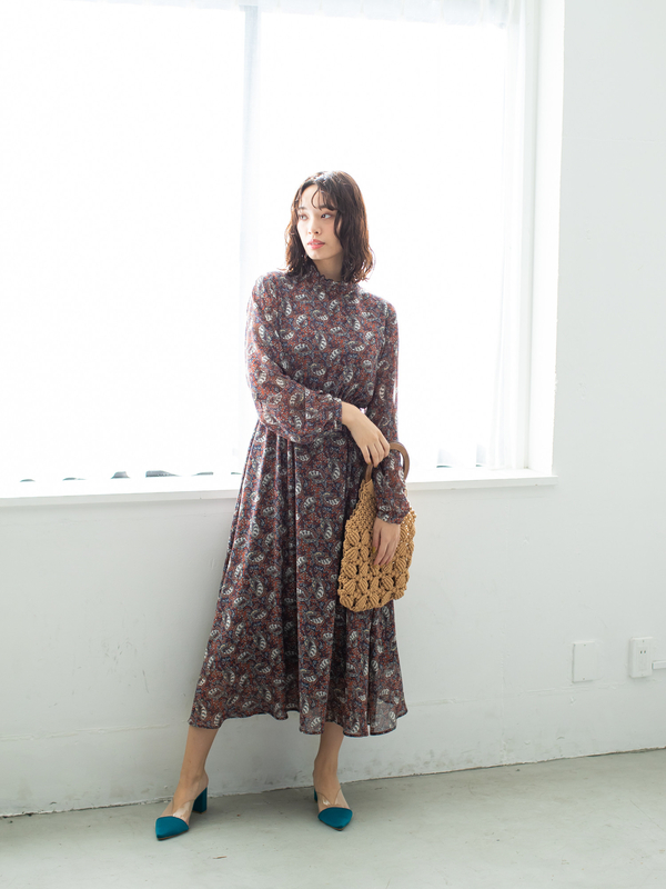 アウトレット ペイズリー柄シャーリングネックワンピース ベージュ テラコッタ カーキ Nicoron ニコロン のレディースワンピース Mb01l0h0100 ファッション通販のstripe Club