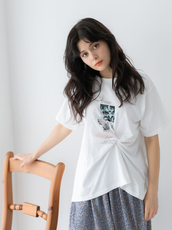 アウトレット】ねじりフォトTシャツ（オフホワイト/ブラック） / NiCORON（ニコロン）のレディースカットソー【MB06L1C0800】｜ファッション通販のSTRIPE  CLUB