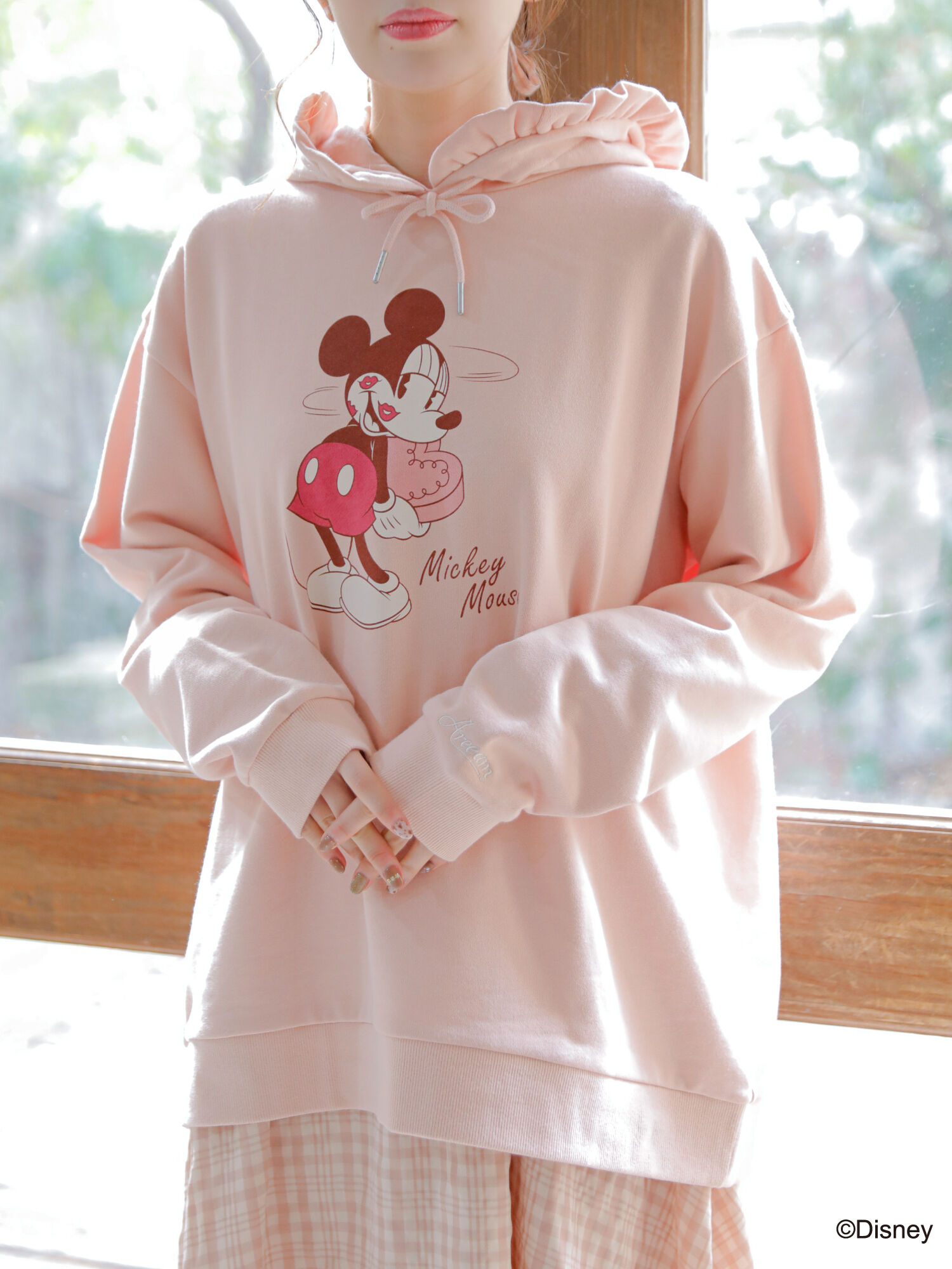 ディズニーキャラクター フリルパーカー オフホワイト ピンク ライトベージュ Areeam アリーム のレディースカットソー Mw11l1c0300 ファッション通販のstripe Club