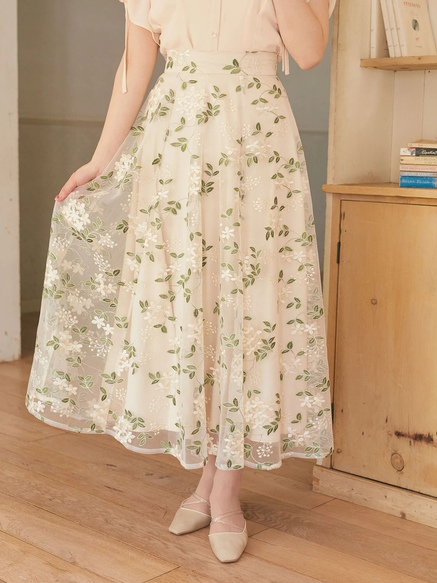 ボタニカル刺繍フレアスカート