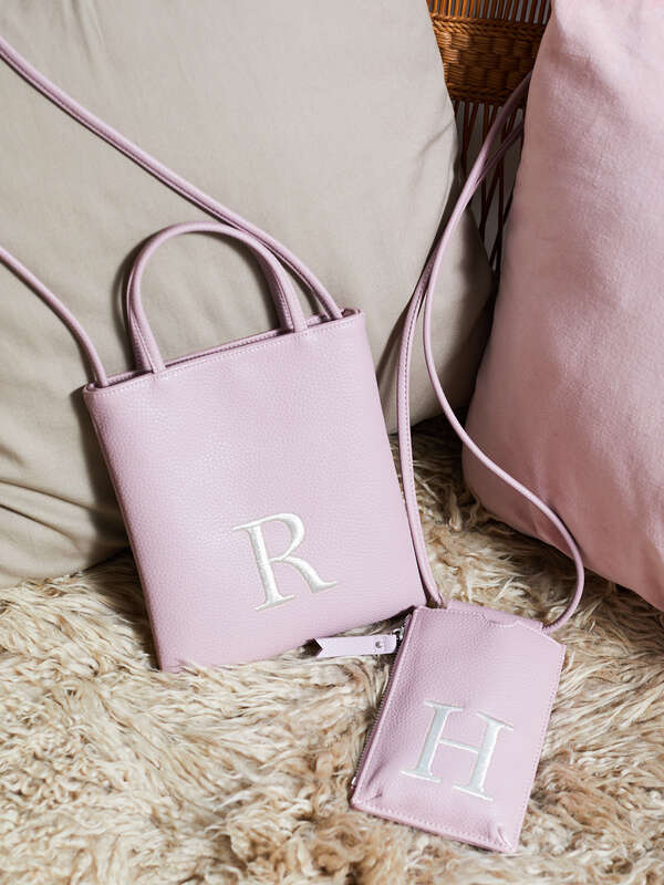イニシャルポシェット H K M R S Y Honey Salon ハニーサロン のレディースバッグ ポーチ Sp94f0j00 ファッション通販のstripe Club イニシャルポシェット H K M R S Y Honey Salon ハニーサロン のレディースバッグ ポーチ Sp94f0j00 ファッション通販のstripe Club